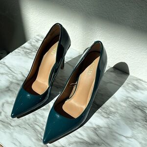 Classic Pointed Toe Pumps, Size 9, good condition.
